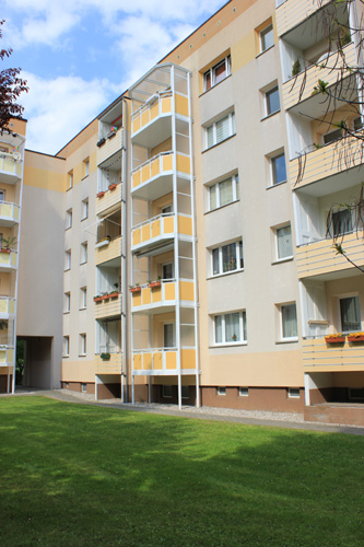 Einzug ab 01.08.2026 möglich. Ruhige Wohnanlage gegenüber idyllischen Kleingärten - Photo 1