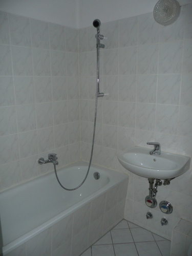 Singlewohnung mit Einbauküche und Balkon! - Photo 2